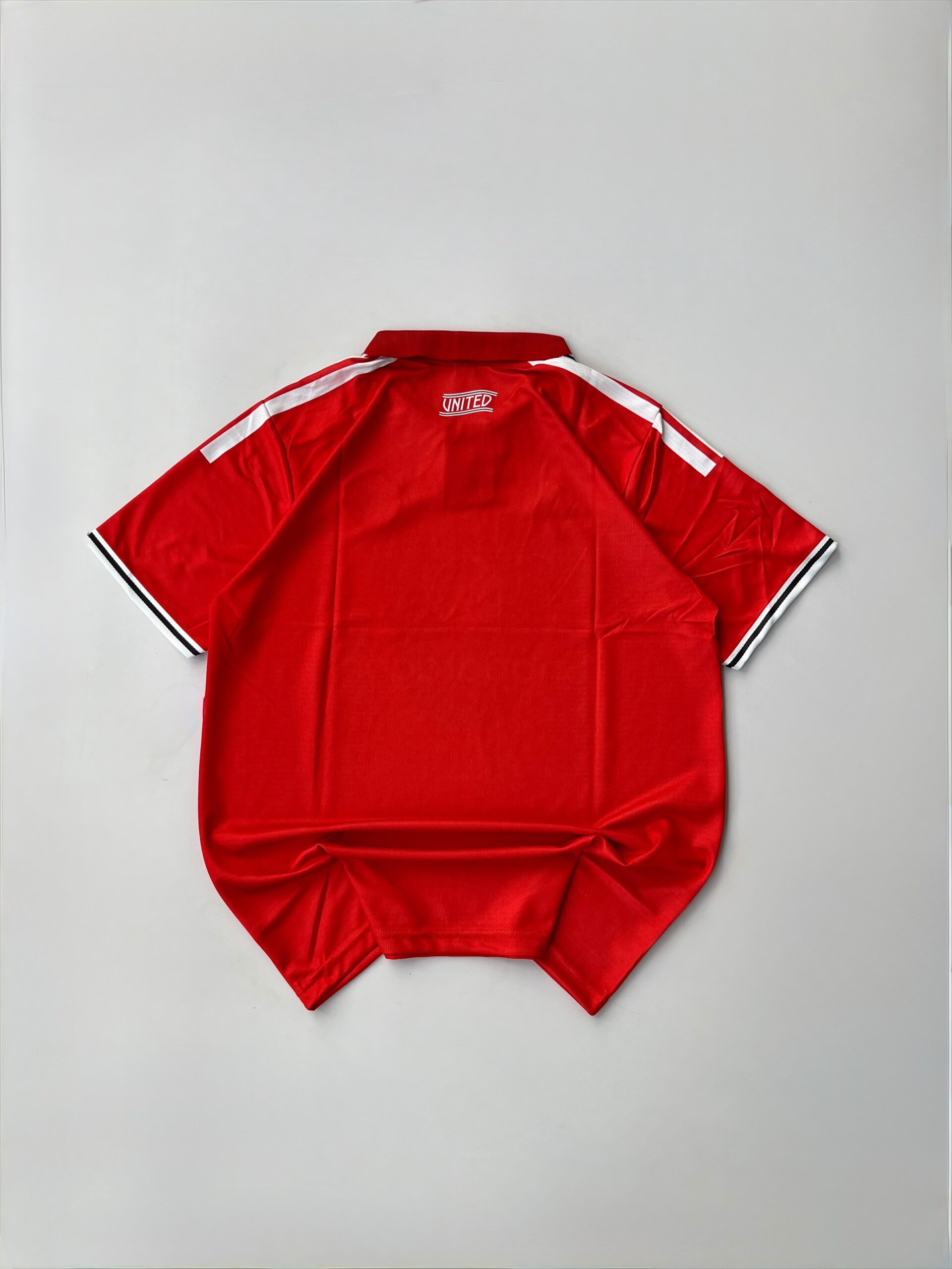MANCHESTER UNITED 2026/27 HOME KIT POLO PREMIUM EMBROIDERY - Image 2