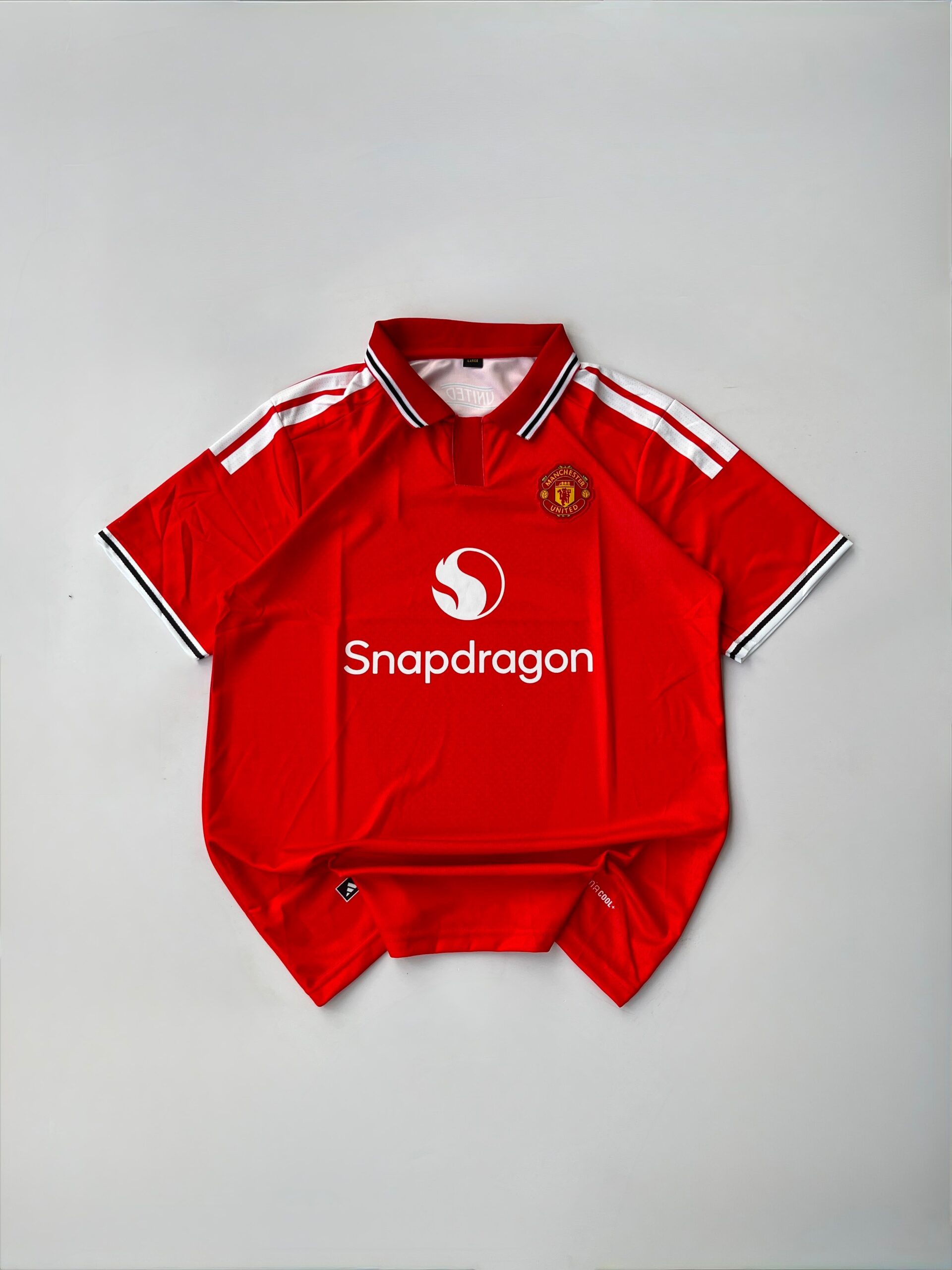 MANCHESTER UNITED 2026/27 HOME KIT POLO PREMIUM EMBROIDERY